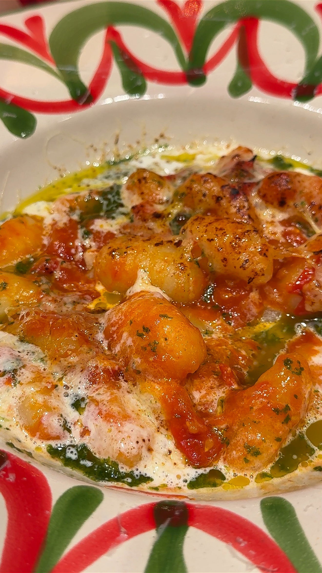 Image of ZOETE TOMAAT GNOCCHI MET BASILICUMOLIE , PARMEZAAN-MISOSCHUIM
